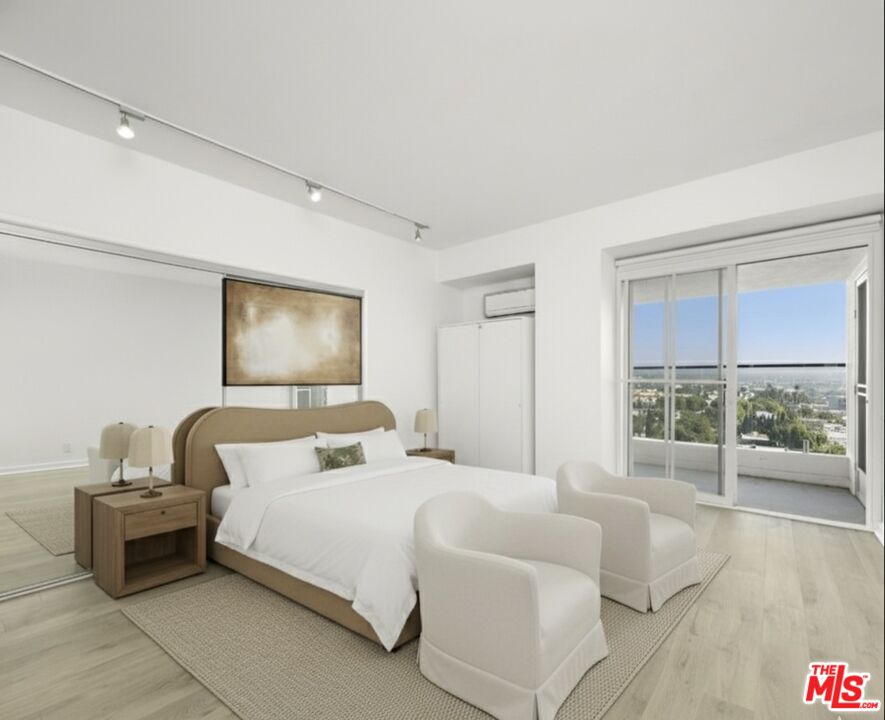 838 N Doheny Dr Unit: 906