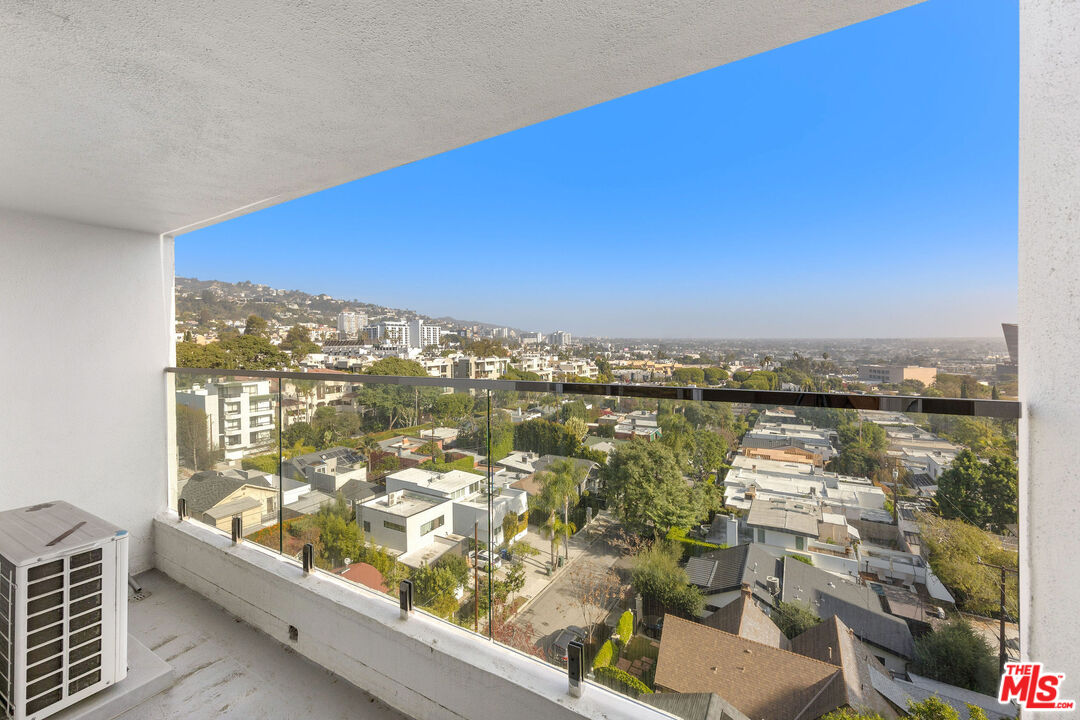 838 N Doheny Dr Unit: 906