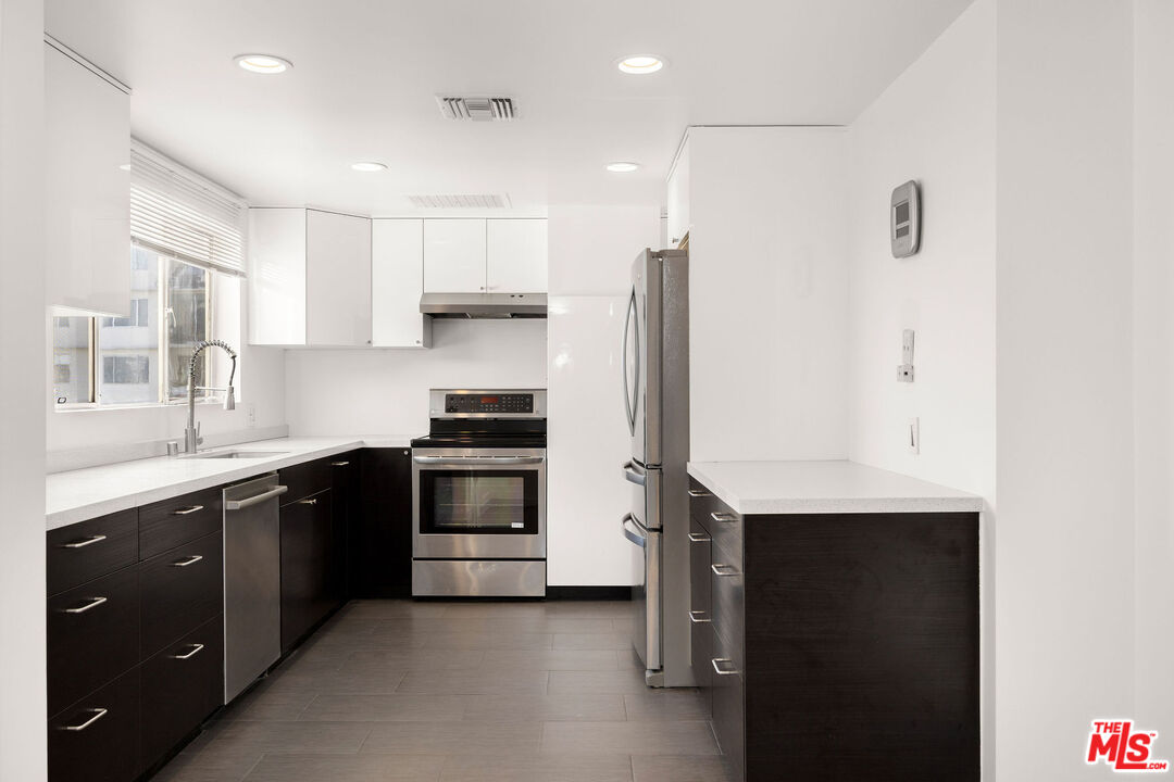 838 N Doheny Dr Unit: 906