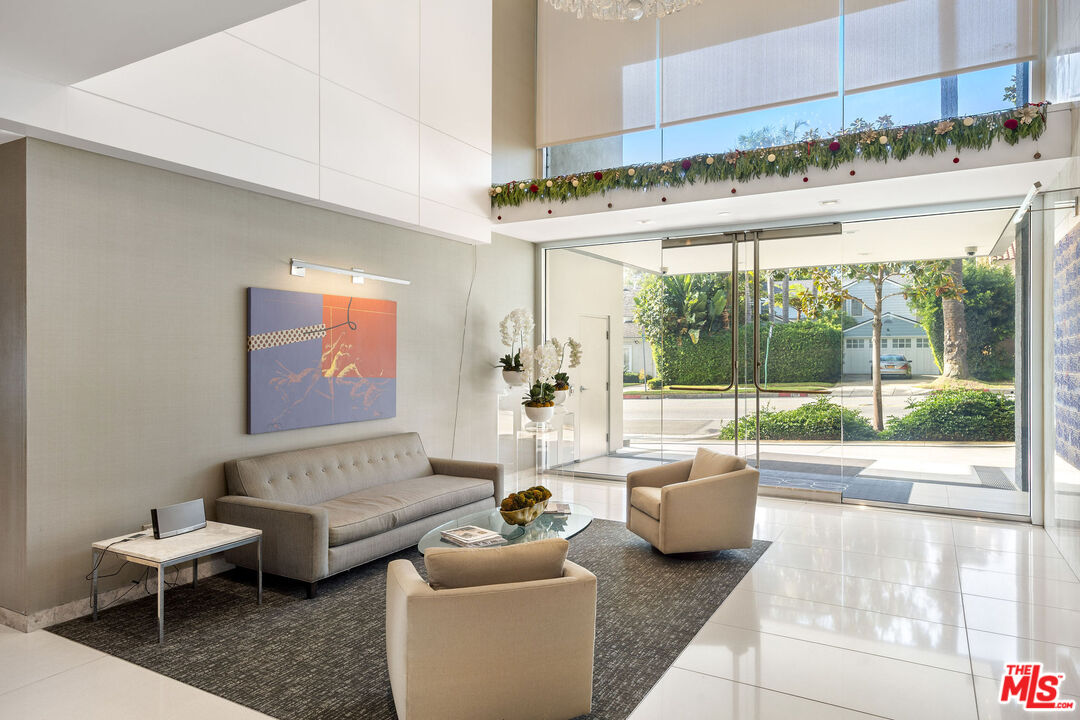 838 N Doheny Dr Unit: 906