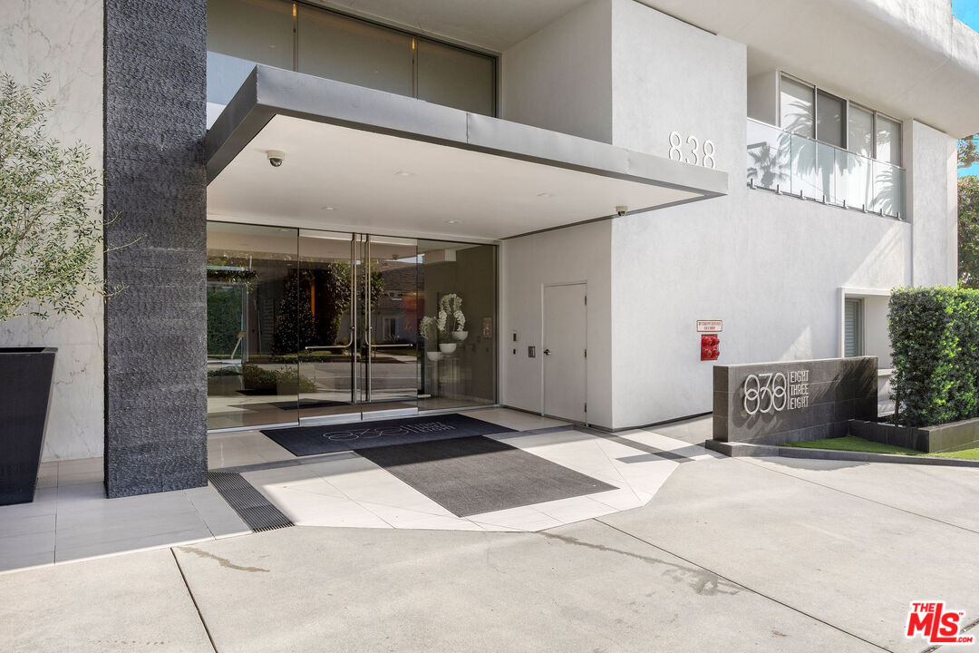 838 N Doheny Dr Unit: 906