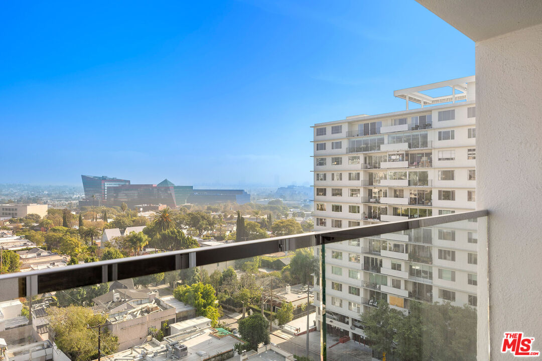 838 N Doheny Dr Unit: 906