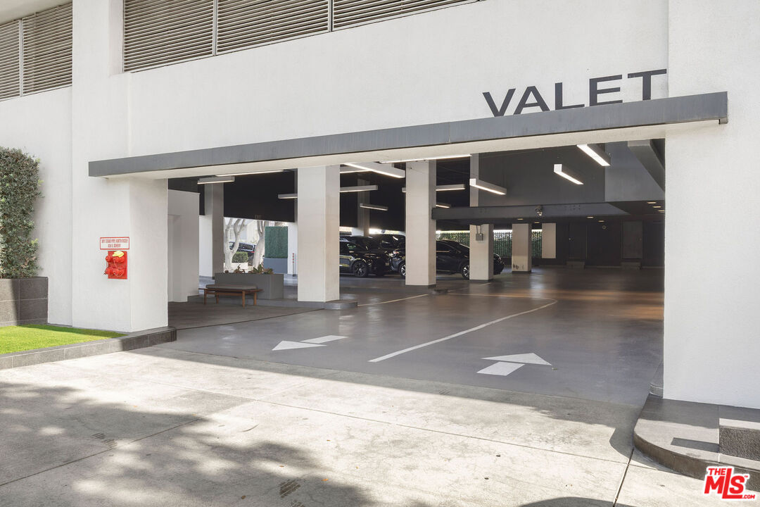 838 N Doheny Dr Unit: 906