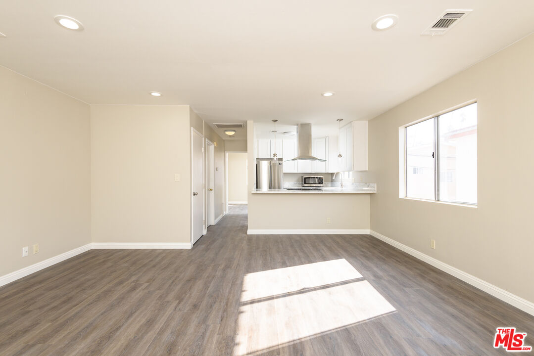 1522 N HARVARD Unit: 4