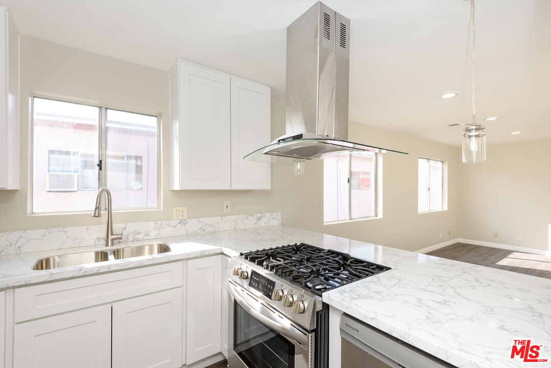 1522 N HARVARD Unit: 4