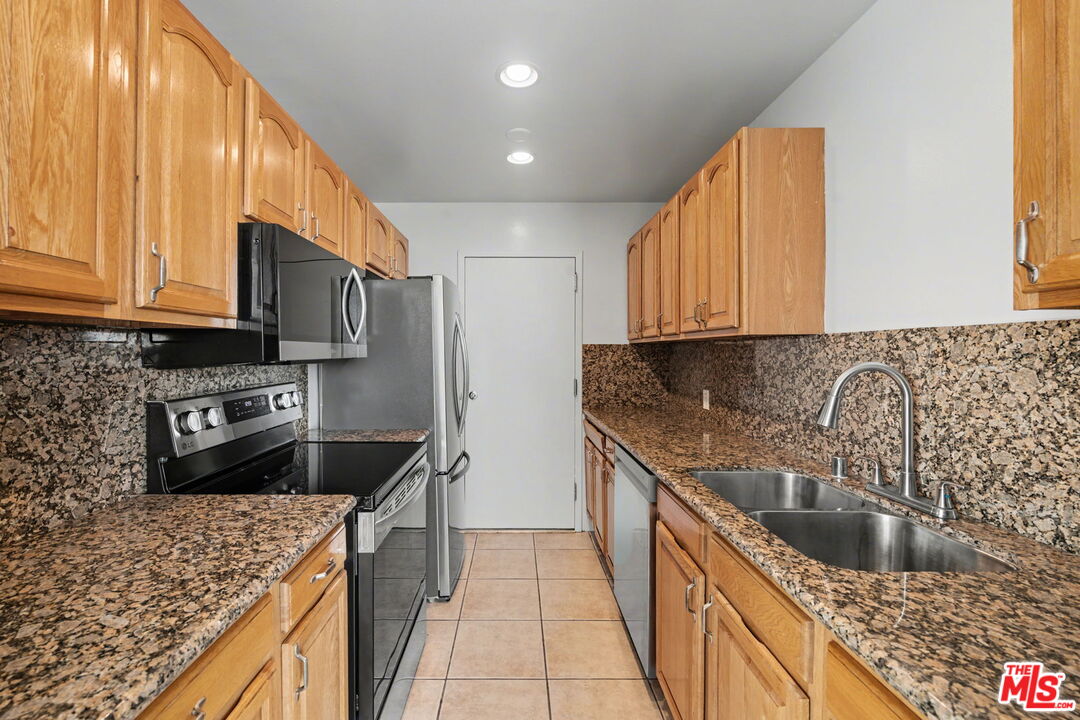 100 S Doheny Dr Unit: 822