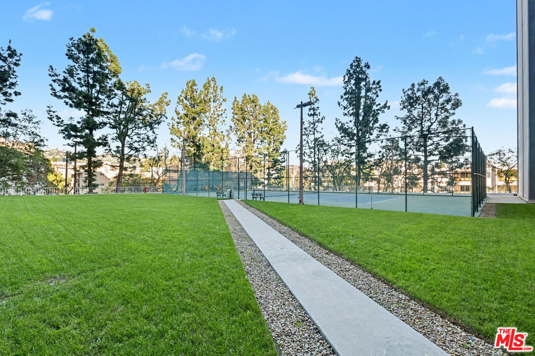 100 S Doheny Dr Unit: 822