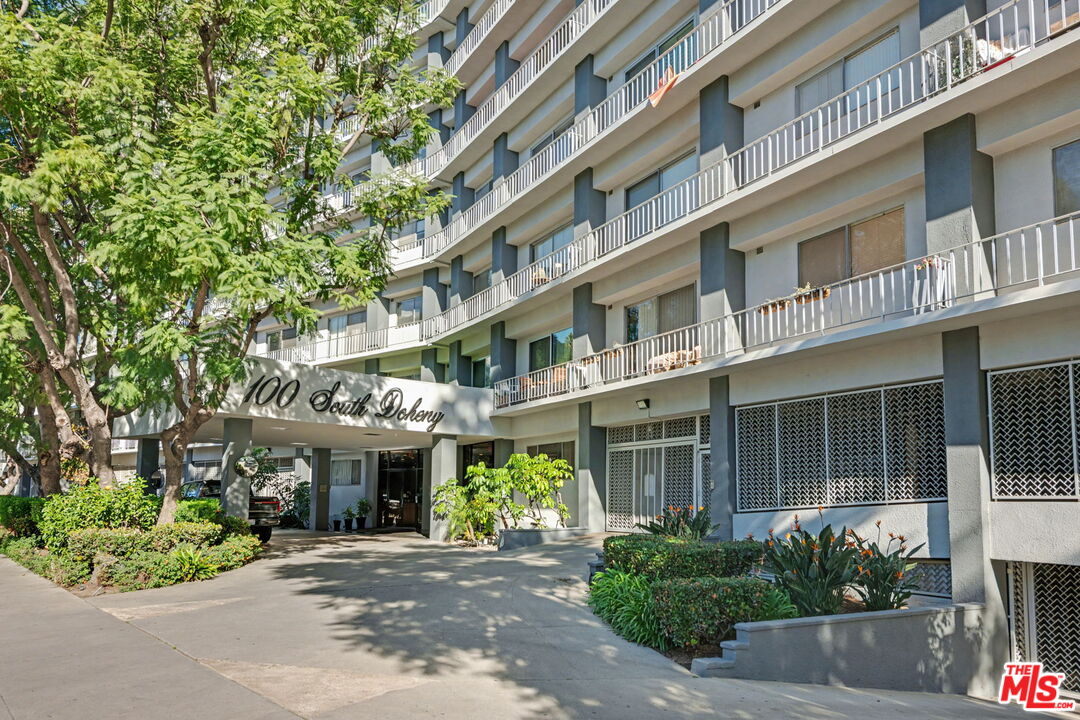100 S Doheny Dr Unit: 822