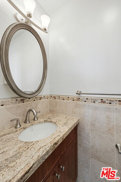 100 S Doheny Dr Unit: 822