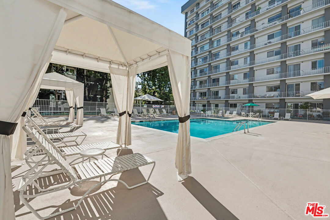 100 S Doheny Dr Unit: 822