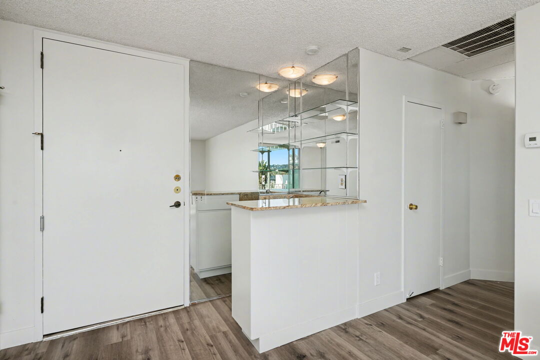 100 S Doheny Dr Unit: 822
