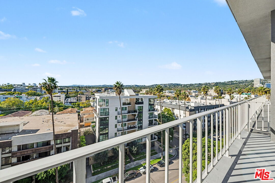 100 S Doheny Dr Unit: 822