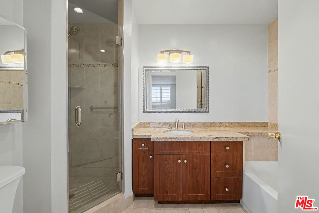 100 S Doheny Dr Unit: 822