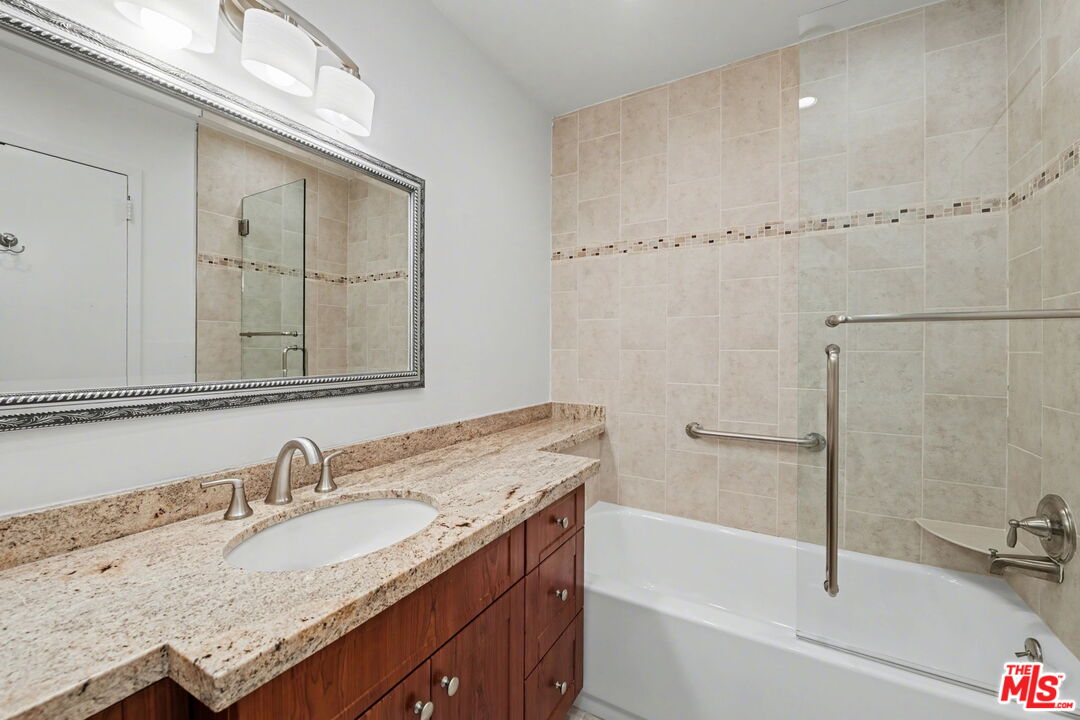 100 S Doheny Dr Unit: 822