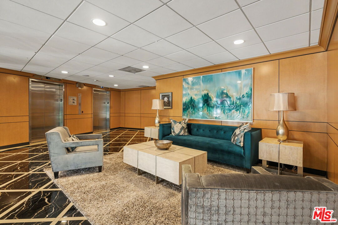 100 S Doheny Dr Unit: 822