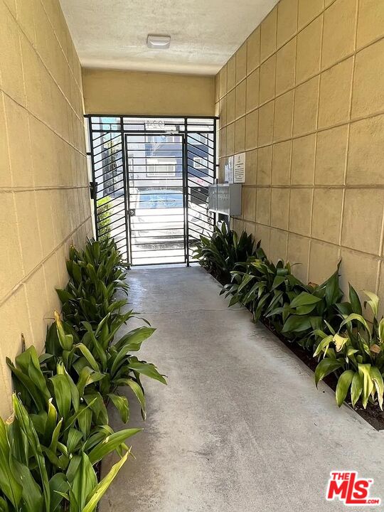 924 N Curson Ave Unit: 3