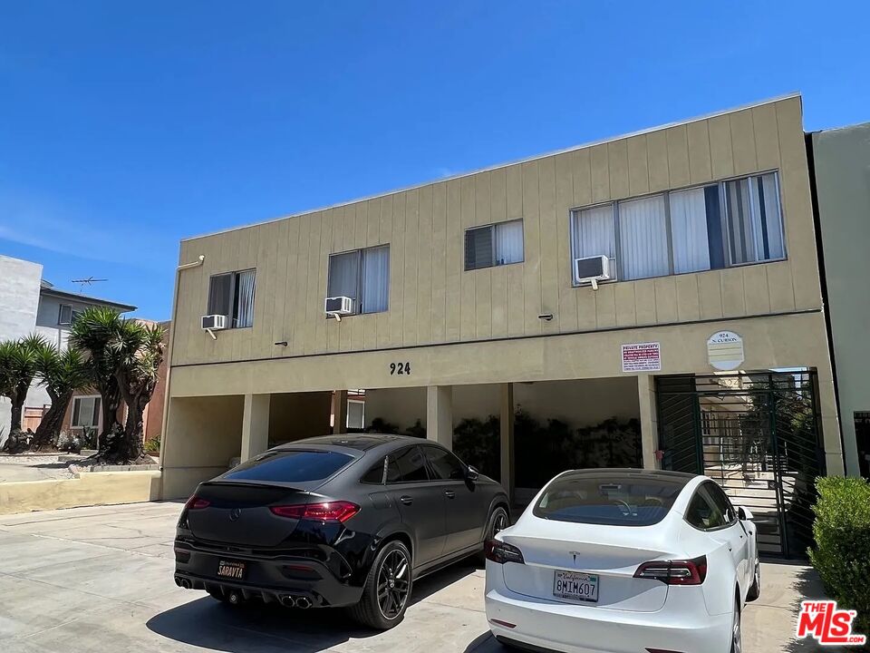 924 N Curson Ave Unit: 3