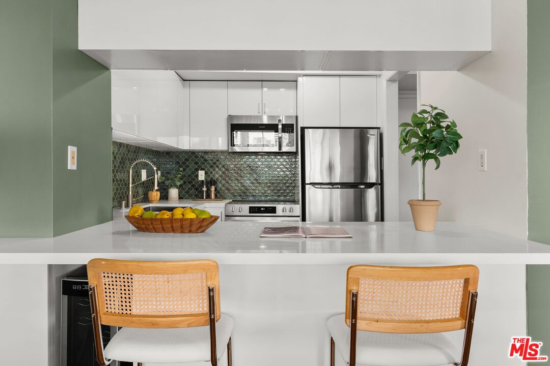 969 Hilgard Ave Unit: 603