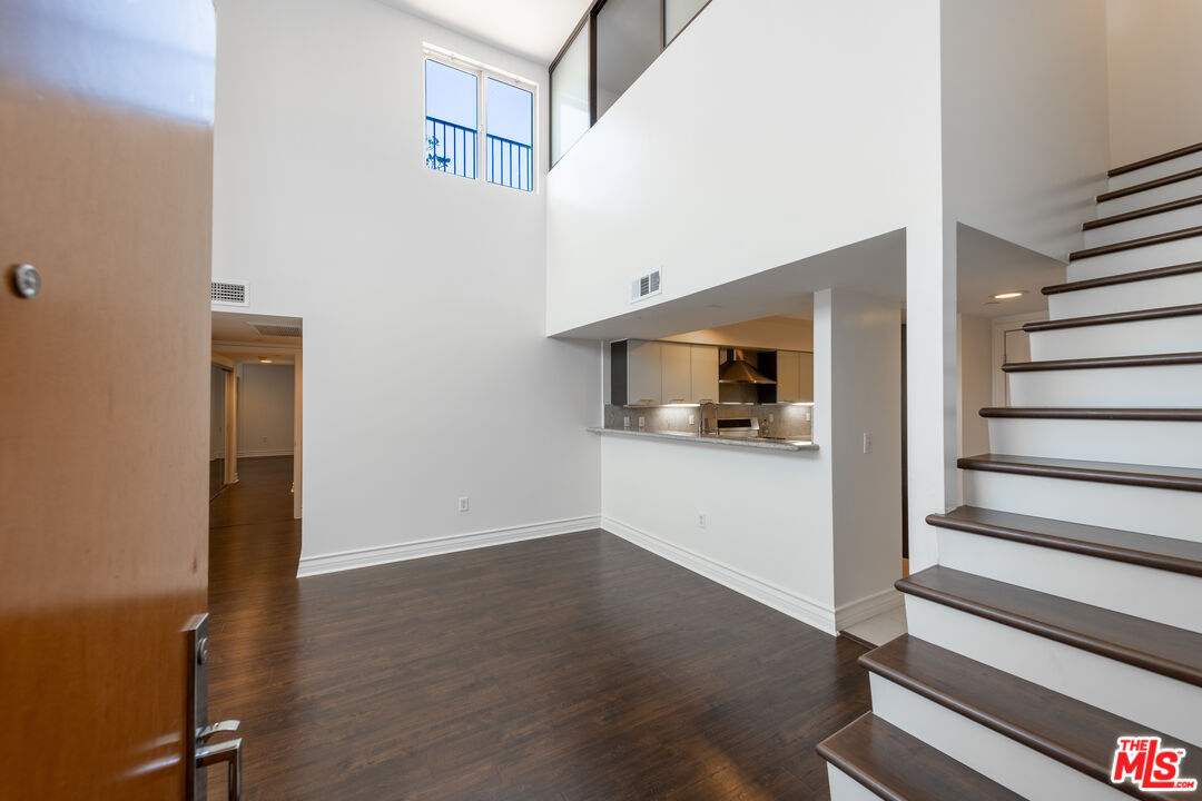 1353 N Fuller Ave Unit: PH7