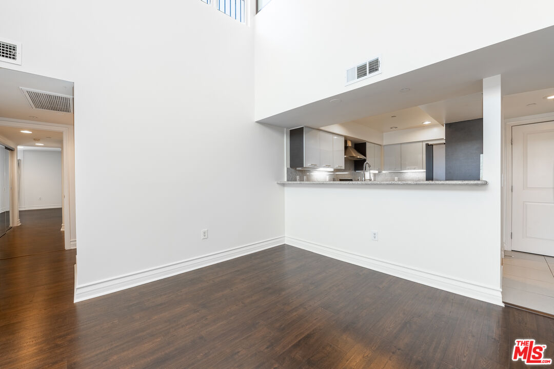 1353 N Fuller Ave Unit: PH7