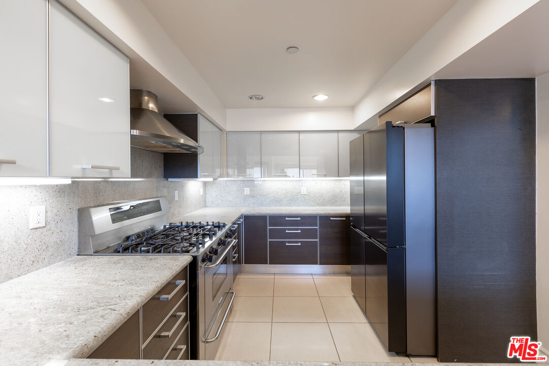 1353 N Fuller Ave Unit: PH7