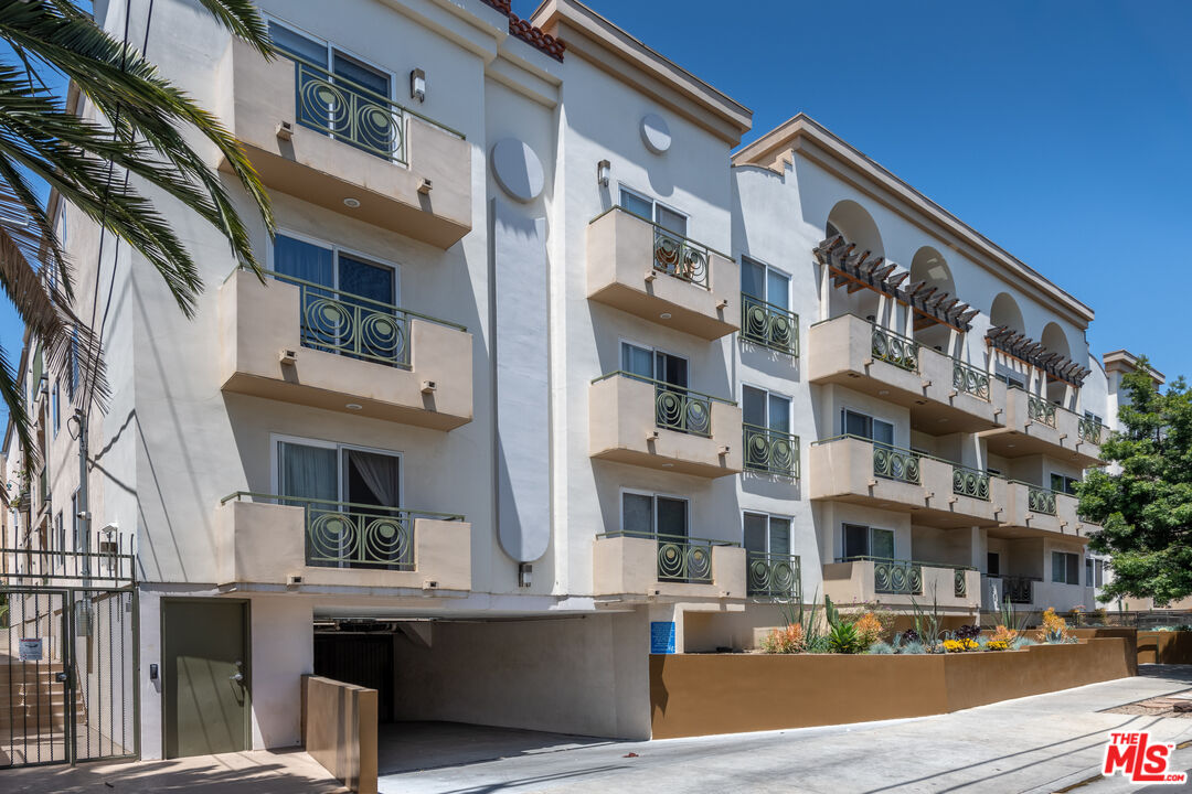 1353 N Fuller Ave Unit: PH7