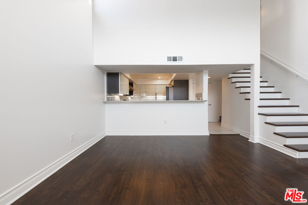 1353 N Fuller Ave Unit: PH7