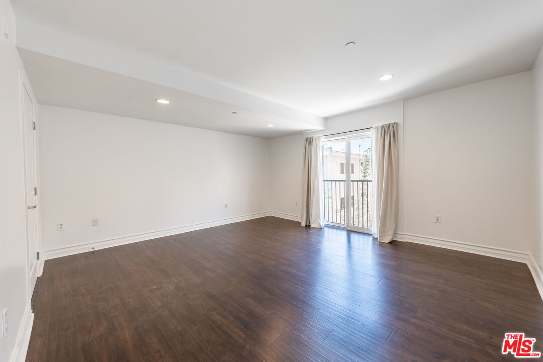 1353 N Fuller Ave Unit: PH7