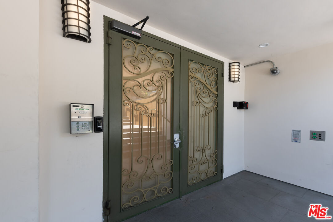 1353 N Fuller Ave Unit: PH7