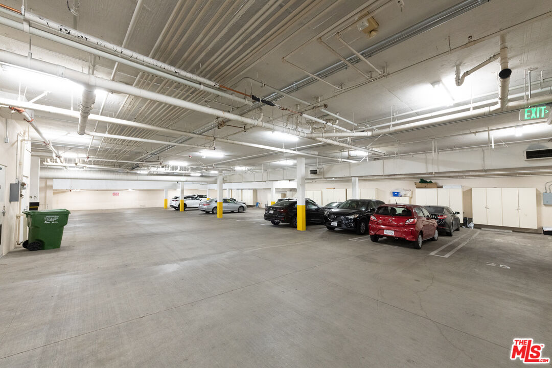 1353 N Fuller Ave Unit: PH7