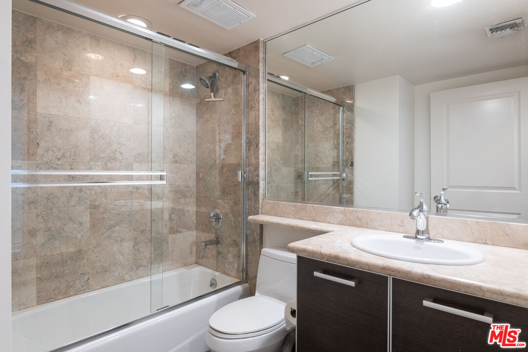 1353 N Fuller Ave Unit: PH7