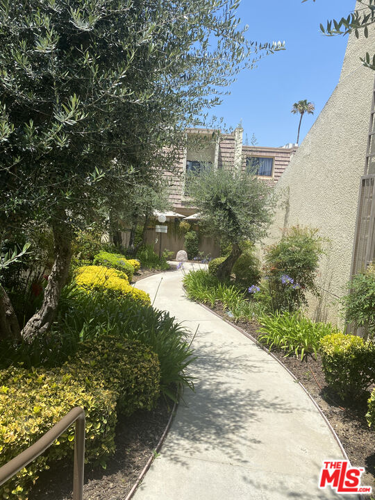 18417 Collins St Unit: A