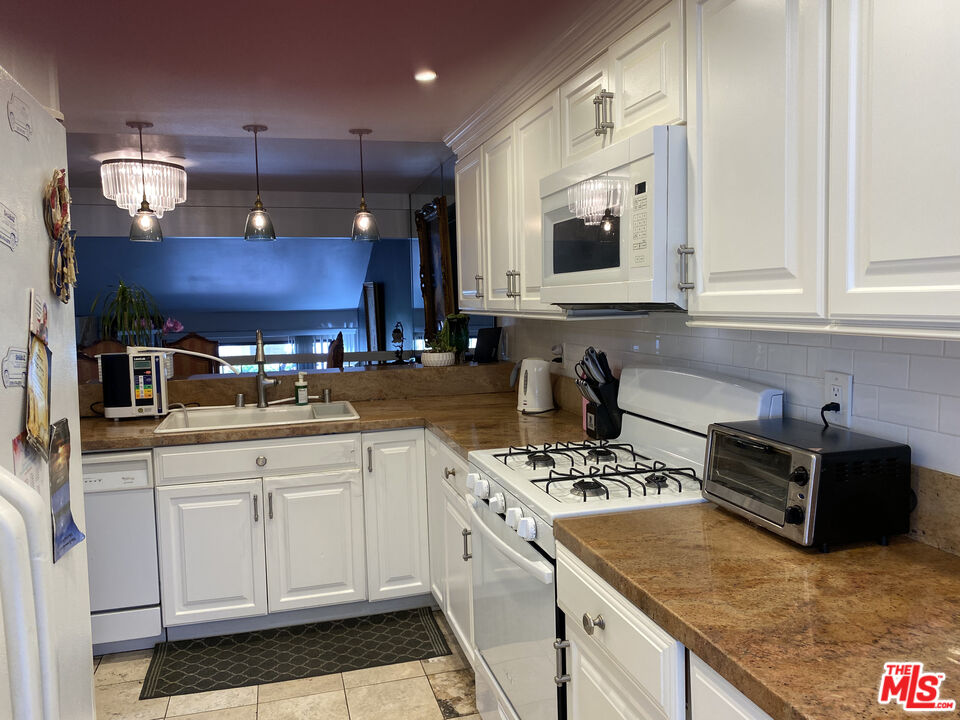 18417 Collins St Unit: A