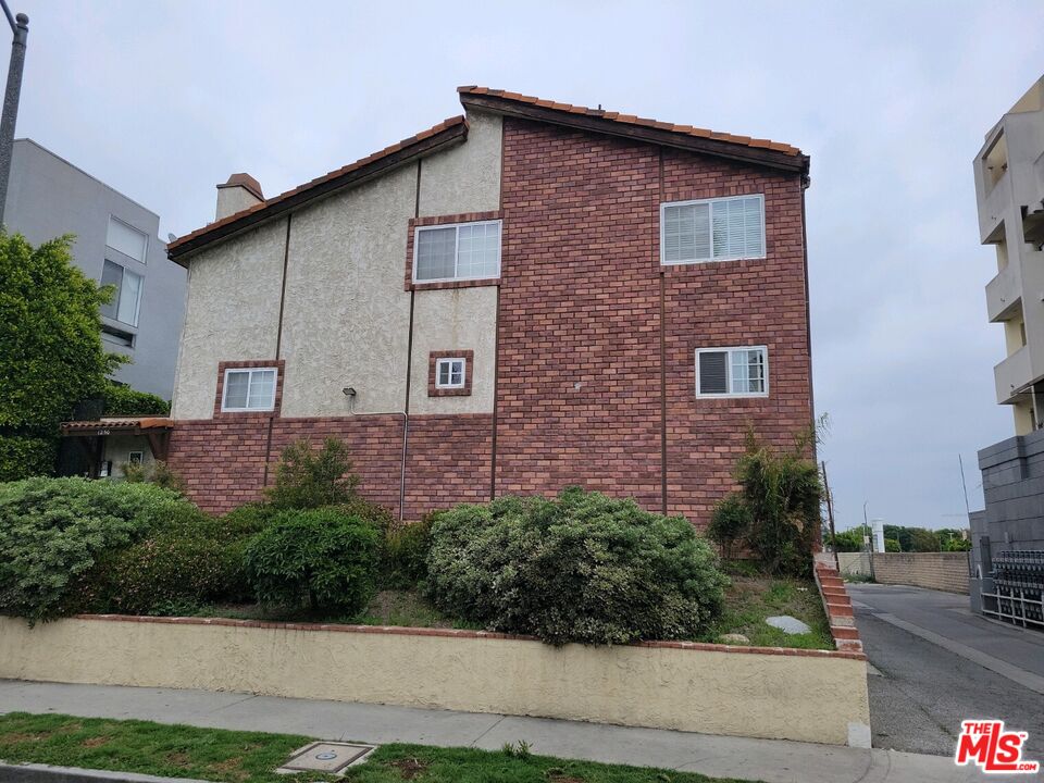 1250 S CORNING ST Unit: 2