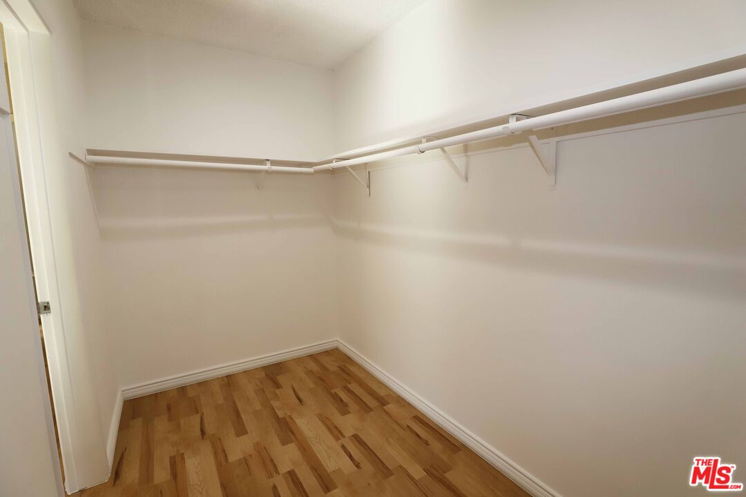 1025 S Sherbourne Dr Unit: 4