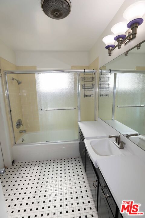 1025 S Sherbourne Dr Unit: 4