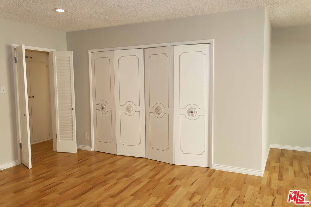 1025 S Sherbourne Dr Unit: 4