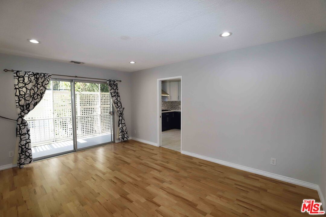 1025 S Sherbourne Dr Unit: 4