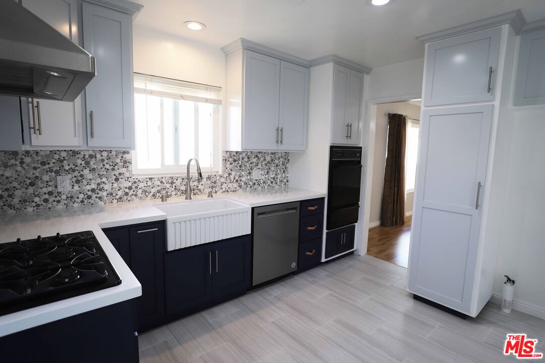 1025 S Sherbourne Dr Unit: 4