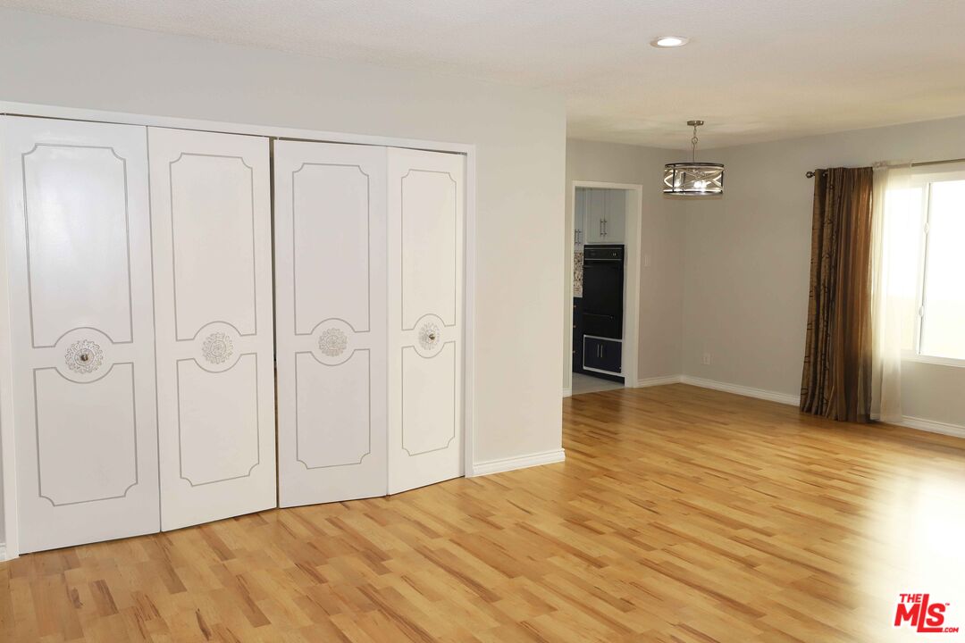 1025 S Sherbourne Dr Unit: 4