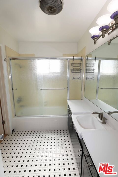 1025 S Sherbourne Dr Unit: 4