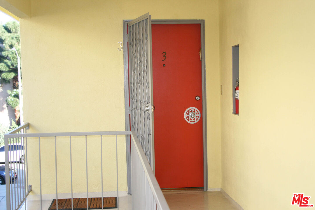 1025 S Sherbourne Dr Unit: 4