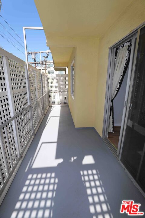 1025 S Sherbourne Dr Unit: 4