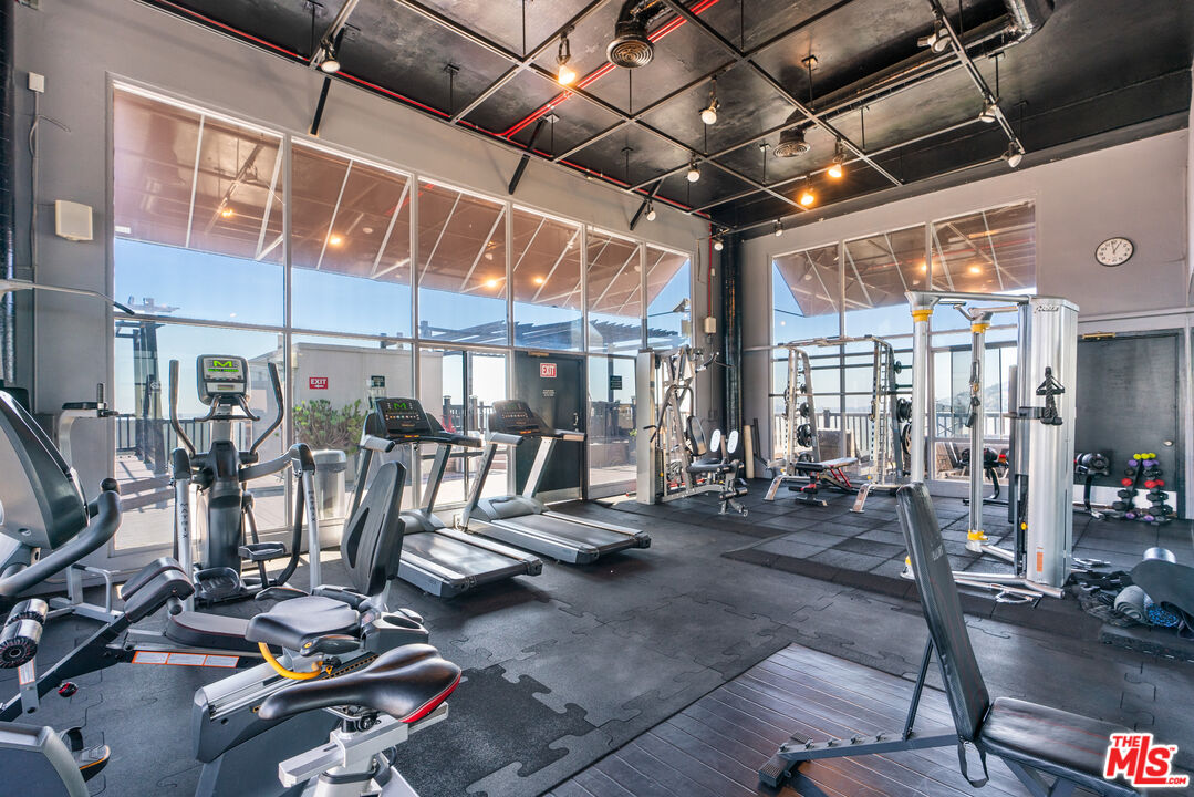 7250 Franklin Ave Unit: 615