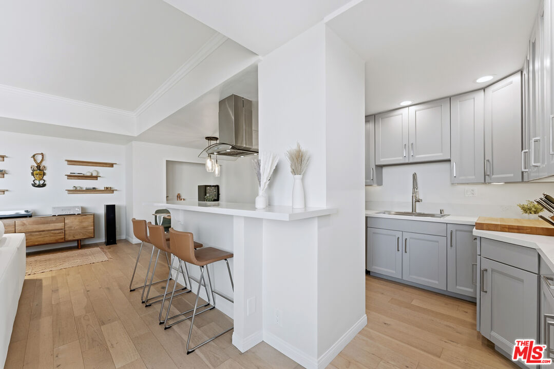 7250 Franklin Ave Unit: 615