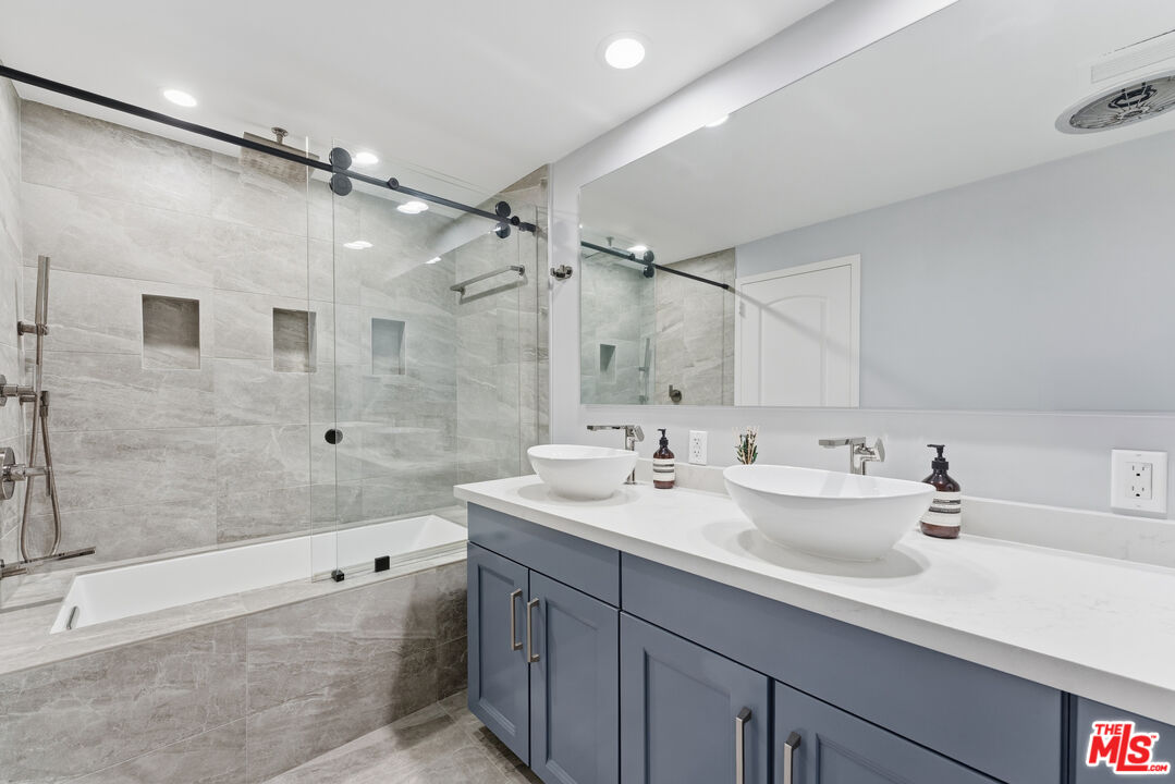 7250 Franklin Ave Unit: 615