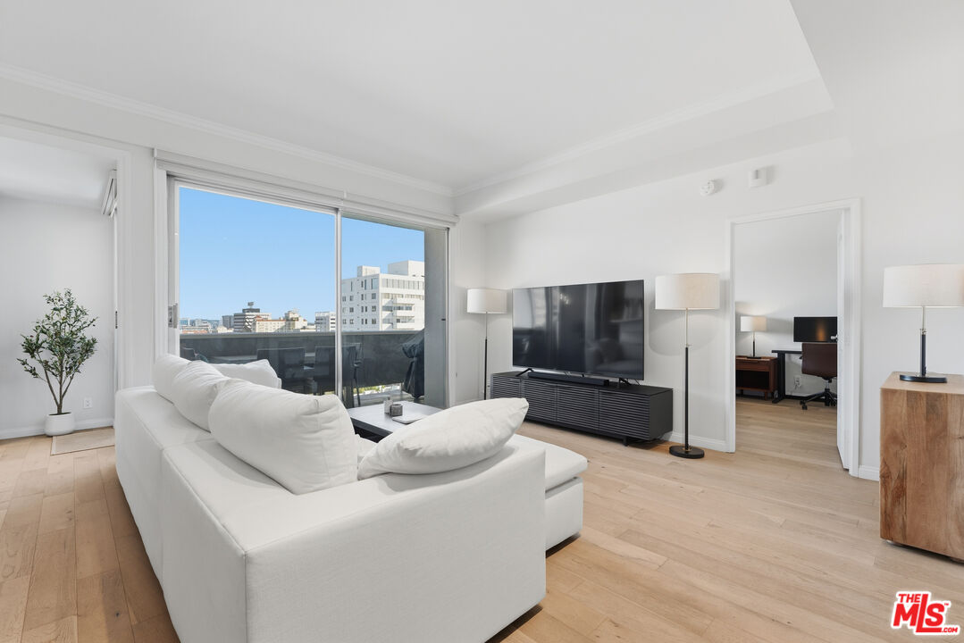 7250 Franklin Ave Unit: 615