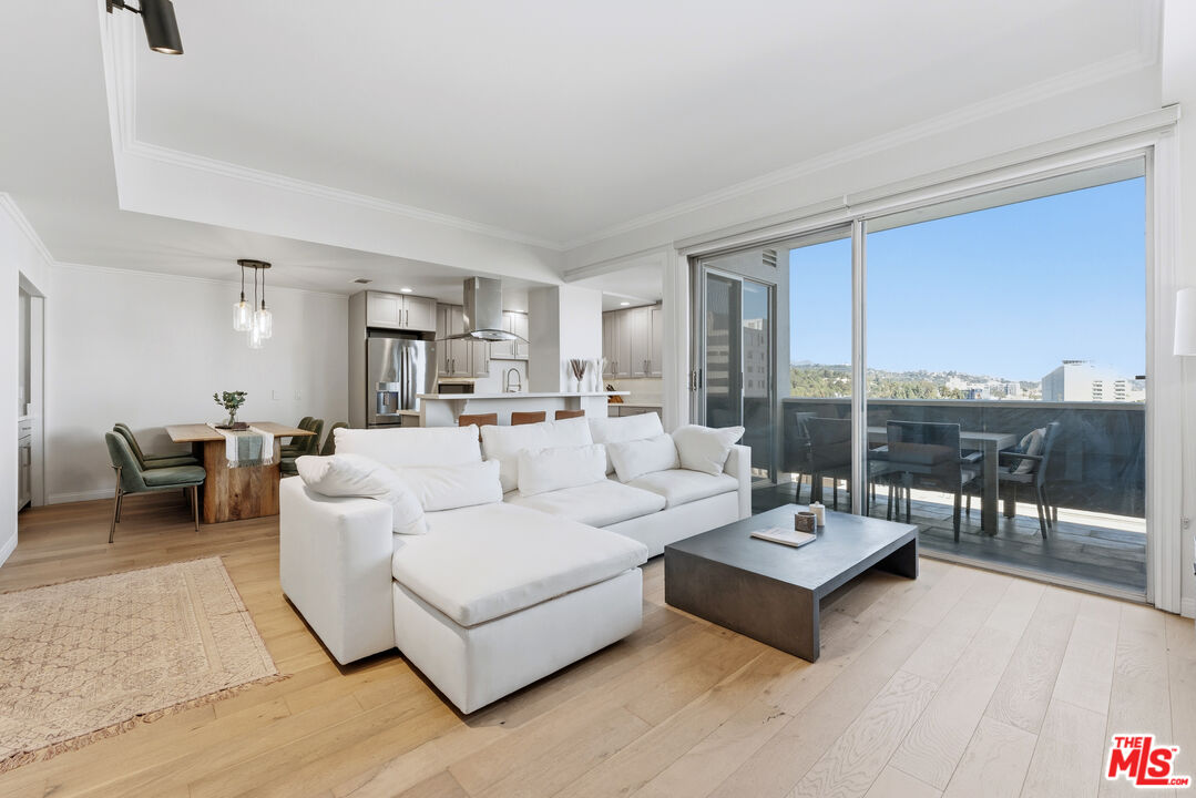 7250 Franklin Ave Unit: 615