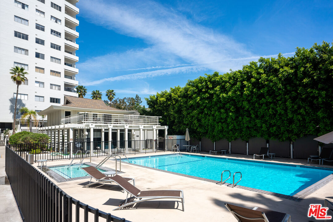 7250 Franklin Ave Unit: 615