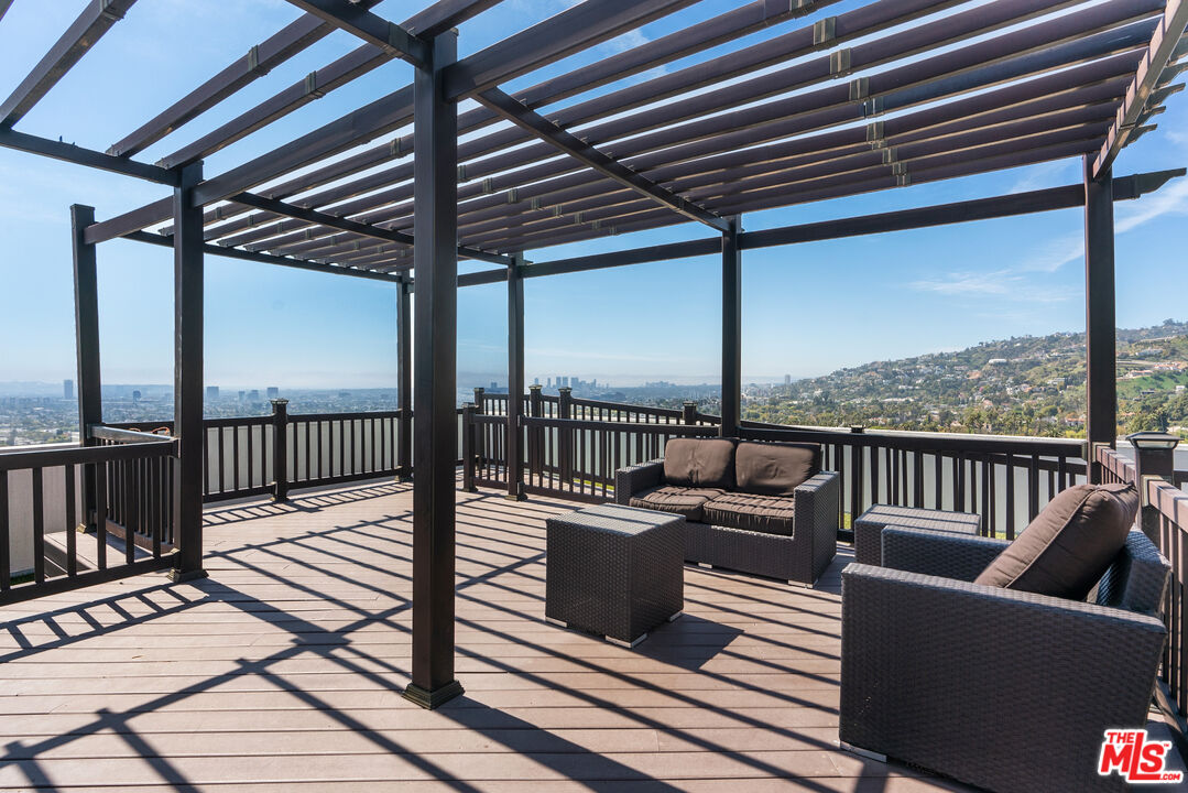 7250 Franklin Ave Unit: 615